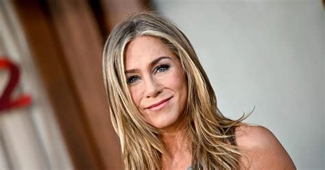 aniston naked|Jennifer Aniston, 54, goes completely NAKED for very steamy。